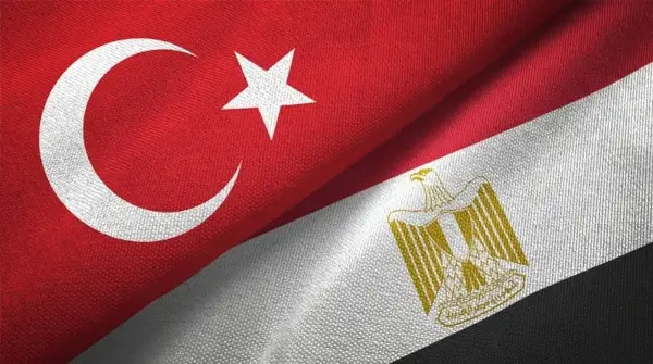الأعلام التركية والمصرية